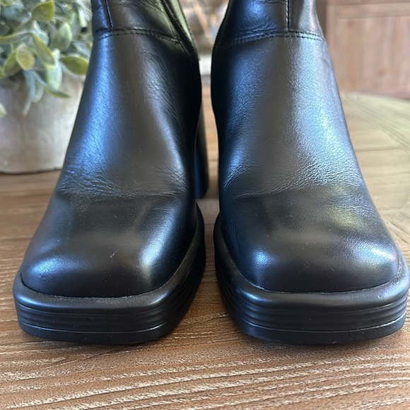 Steve Madden Fantsie Black Leather Square Toe Block Heel Boot - Picture 2 of 6